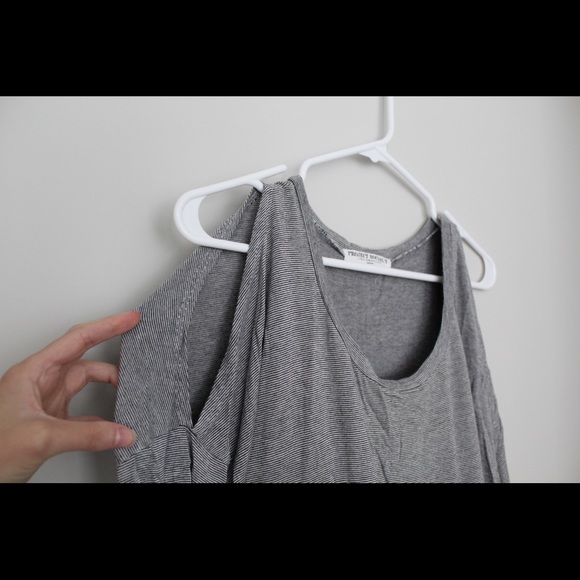 Striped cut-out shoulder - Picture 2 of 4